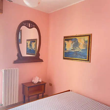 Lady Apartment *